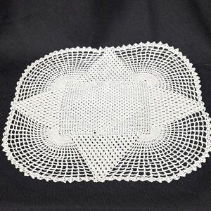 Starburst White Crochet Doily (z)